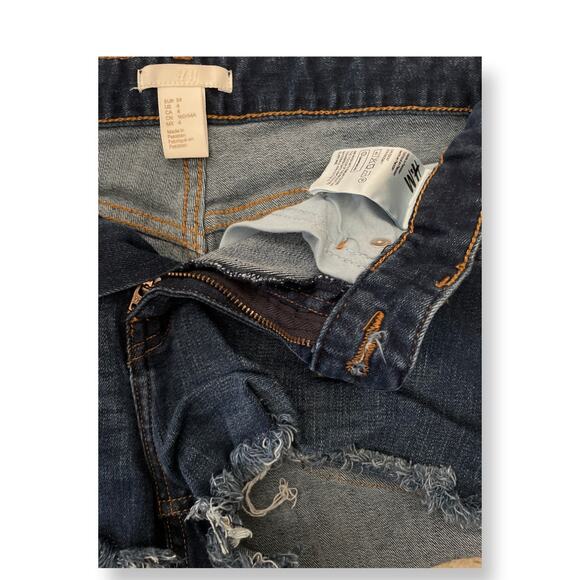 H&M Dark Blue Denim Fringe Design Shorts Size 4 - Picture 3 of 3